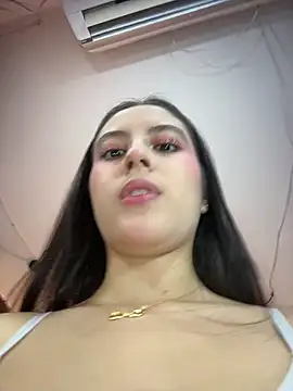 Snapshot of Juanita-Diaz chatting on May 21, 2026, 8:38 pm Juanita-Diaz online show from May 21, 2026, 8:38 pm