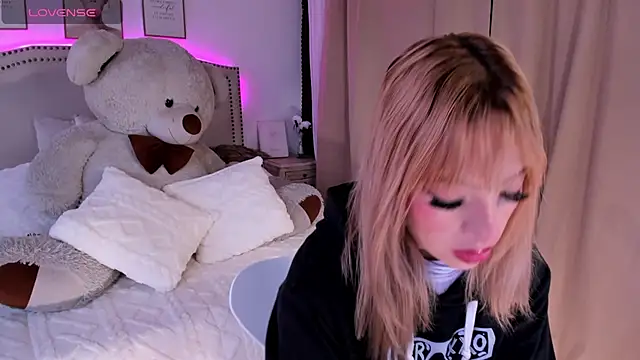 Mayajhons online show from December 19, 2025, 11:28 am