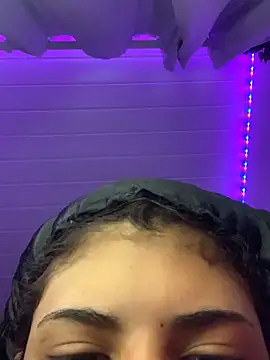 Snapshot of luluzinhax chatting on September 27, 2025, 2:11 pm luluzinhax online show from September 27, 2025, 2:11 pm