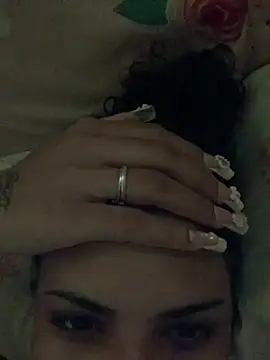 Snapshot of luluzinhax chatting on February 6, 2026, 2:16 am luluzinhax online show from February 6, 2026, 2:16 am