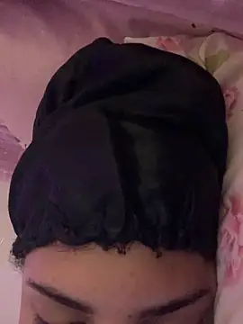 Snapshot of luluzinhax chatting on February 7, 2026, 11:58 am luluzinhax online show from February 7, 2026, 11:58 am