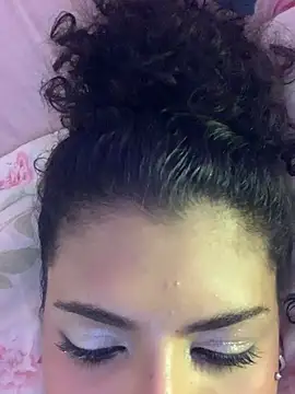 Snapshot of luluzinhax chatting on February 10, 2026, 1:53 am luluzinhax online show from February 10, 2026, 1:53 am