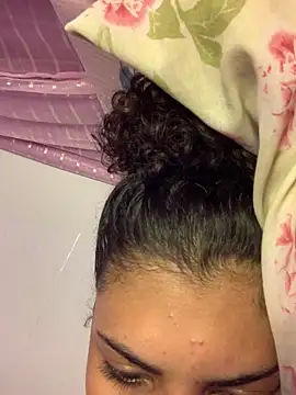 Snapshot of luluzinhax chatting on February 11, 2026, 4:17 am luluzinhax online show from February 11, 2026, 4:17 am