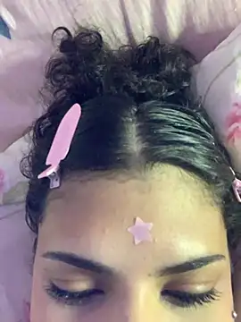 Snapshot of luluzinhax chatting on February 16, 2026, 2:29 am luluzinhax online show from February 16, 2026, 2:29 am