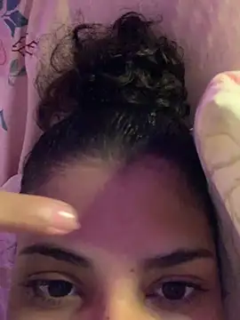 Snapshot of luluzinhax chatting on February 18, 2026, 4:52 am luluzinhax online show from February 18, 2026, 4:52 am