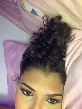 Snapshot of luluzinhax chatting on February 24, 2026, 3:15 am luluzinhax online show from February 24, 2026, 3:15 am