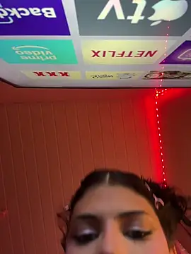 luluzinhax online show from April 8, 2026, 3:39 am