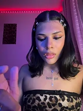 luluzinhax online show from July 24, 2026, 1:47 am