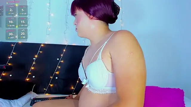 Danaa moore  online show from April 1, 2026, 11:35 pm