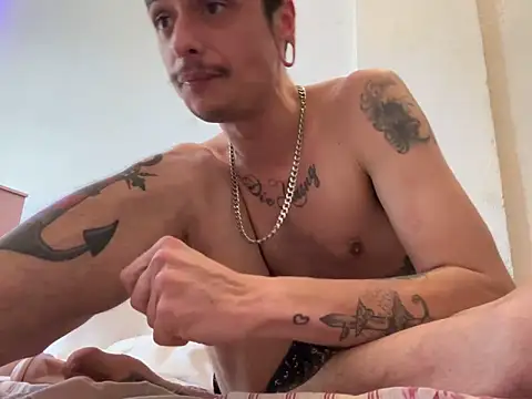 Snapshot of chrisalmeid_ chatting on October 13, 2025, 8:20 pm chrisalmeid online show from October 13, 2025, 8:20 pm