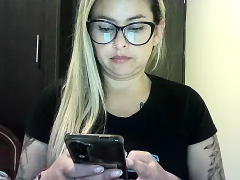 Valery  Rouse  online show from December 14, 2025, 10:47 pm