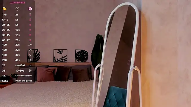 Lynn Martin online show from April 13, 2026, 4:01 pm