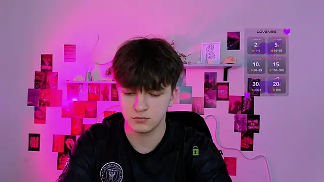 travis wolf  online show from March 31, 2026, 8:48 am