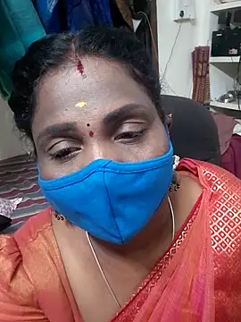 Snapshot of Tamil_Kavitha10 chatting on November 5, 2025, 5:13 pm Tamil Kavitha10 online show from November 5, 2025, 5:13 pm