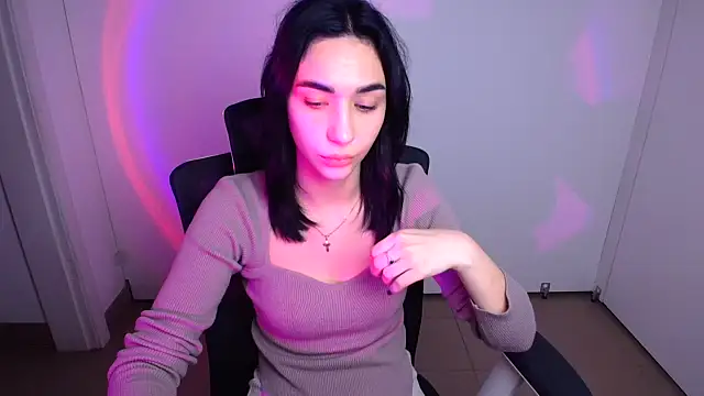 Snapshot of Bella_Night4 chatting on October 11, 2025, 5:50 am Bella Night4 online show from October 11, 2025, 5:50 am