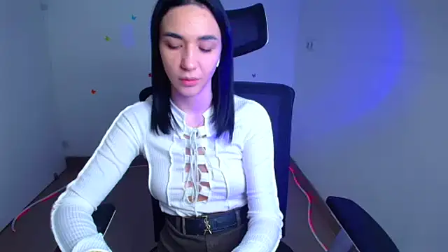 Snapshot of Bella_Night4 chatting on October 20, 2025, 6:03 am Bella Night4 online show from October 20, 2025, 6:03 am