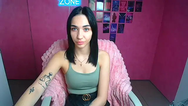 Snapshot of Bella_Night4 chatting on October 29, 2025, 7:21 am Bella Night4 online show from October 29, 2025, 7:21 am