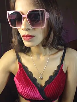 royeoy22 online show from May 23, 2026, 8:29 am