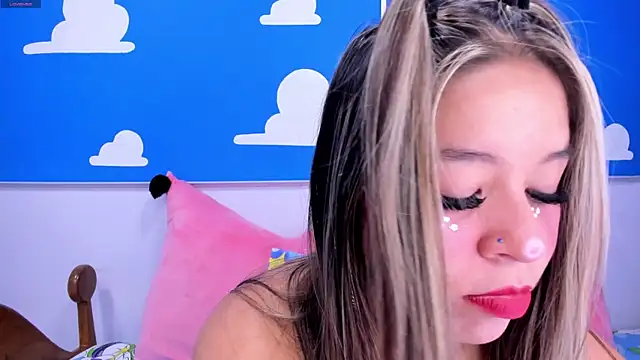 miss  evolet online show from April 17, 2026, 11:02 am