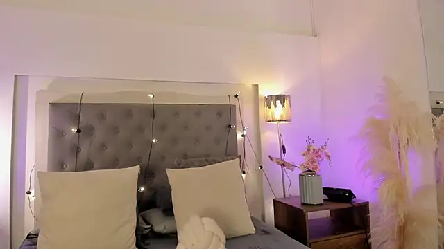 lea walkerr online show from April 17, 2026, 7:39 pm