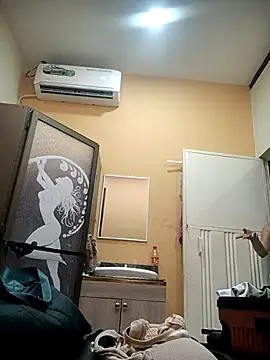 SaraBust online show from October 22, 2025, 3:12 pm