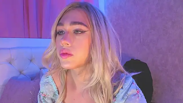 Snapshot of saraah_queen1 chatting on October 25, 2025, 4:09 am saraah queen1 online show from October 25, 2025, 4:09 am