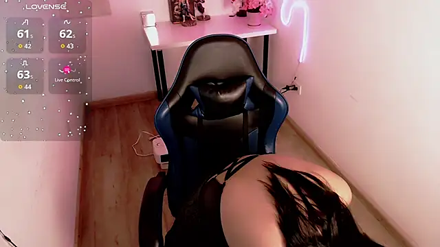 Lunyhose online show from March 28, 2026, 8:41 pm