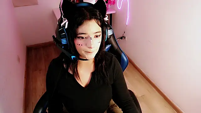 Lunyhose online show from April 7, 2026, 10:09 pm