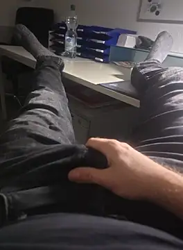 Snapshot of stunning_stallion chatting on October 13, 2025, 9:26 pm stunning stallion online show from October 13, 2025, 9:26 pm