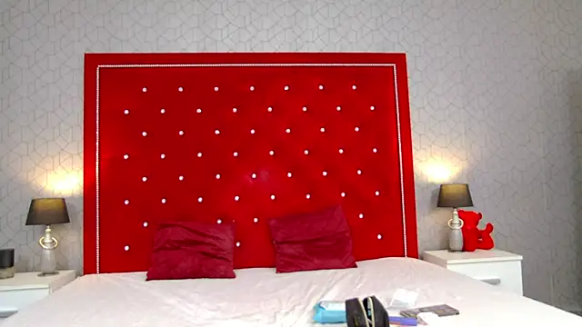 Snapshot of CherrySin chatting on February 4, 2026, 8:36 pm CherrySin online show from February 4, 2026, 8:36 pm