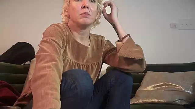 Snapshot of averysage333 chatting on September 19, 2025, 3:45 pm averysage333 online show from September 19, 2025, 3:45 pm