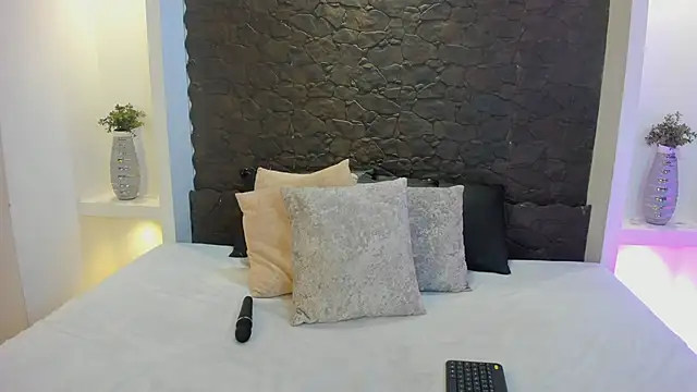 aby smiith  online show from February 12, 2026, 7:20 pm