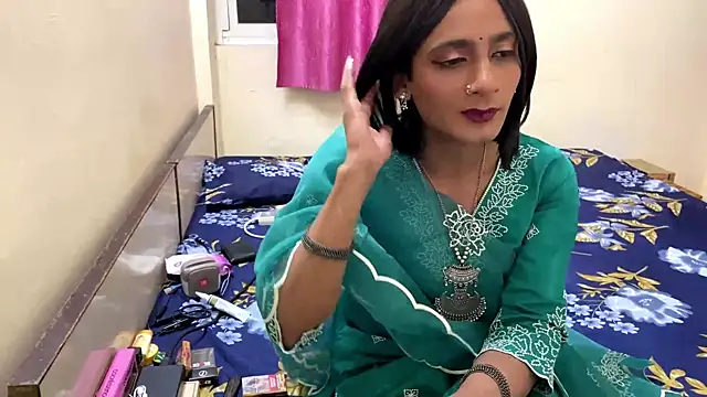 LuvLayla online show from October 9, 2025, 4:38 pm