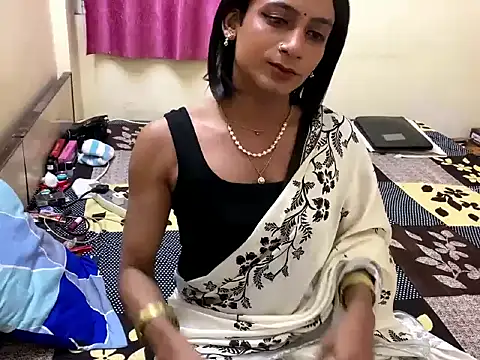 LuvLayla online show from November 12, 2025, 8:30 pm