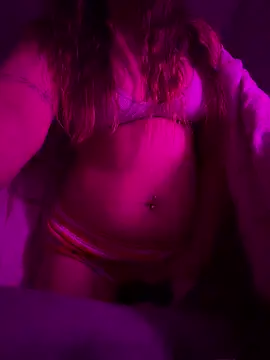 Snapshot of LilPeachyPie chatting on March 5, 2026, 5:47 am LilPeachyPie online show from March 5, 2026, 5:47 am