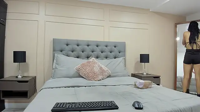 ALICESANDOVAL online show from September 21, 2025, 11:45 am