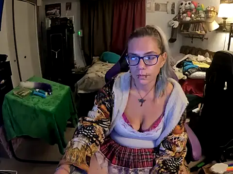 R4inbowK1tty online show from October 9, 2025, 3:26 am