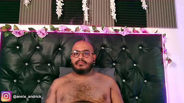  leda swan  online show from March 8, 2026, 1:15 pm