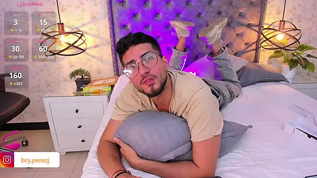 Snapshot of bryXonStorm chatting on November 9, 2025, 3:43 pm bryXonStorm online show from November 9, 2025, 3:43 pm