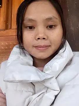 omiu-baby online show from November 3, 2025, 1:40 am