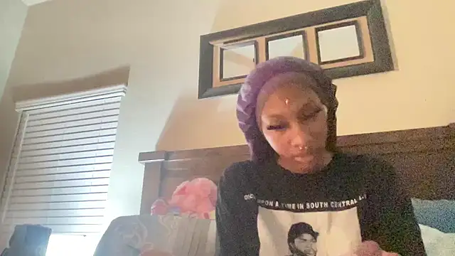 Snapshot of Brooke012 chatting on October 25, 2025, 2:30 am Brooke012 online show from October 25, 2025, 2:30 am