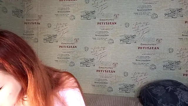 Snapshot of emi_less chatting on November 6, 2025, 12:28 pm emi less online show from November 6, 2025, 12:28 pm