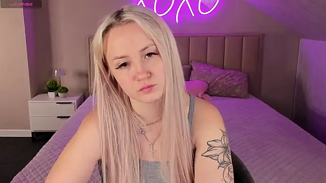 Snapshot of Joyce_Howard chatting on October 24, 2025, 2:30 am Joyce Howard online show from October 24, 2025, 2:30 am