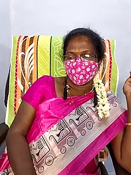 Snapshot of umashreetamil chatting on October 2, 2025, 4:03 pm umashreetamil online show from October 2, 2025, 4:03 pm