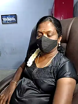 Snapshot of umashreetamil chatting on October 13, 2025, 5:02 pm umashreetamil online show from October 13, 2025, 5:02 pm