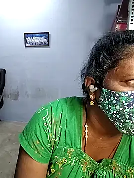 Snapshot of umashreetamil chatting on October 21, 2025, 4:19 pm umashreetamil online show from October 21, 2025, 4:19 pm