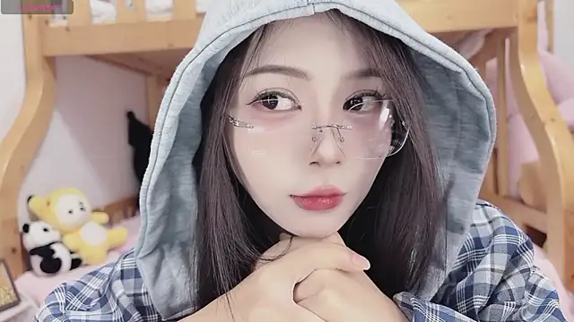 Snapshot of Sue101010 chatting on October 12, 2025, 12:59 pm Sue101010 online show from October 12, 2025, 12:59 pm