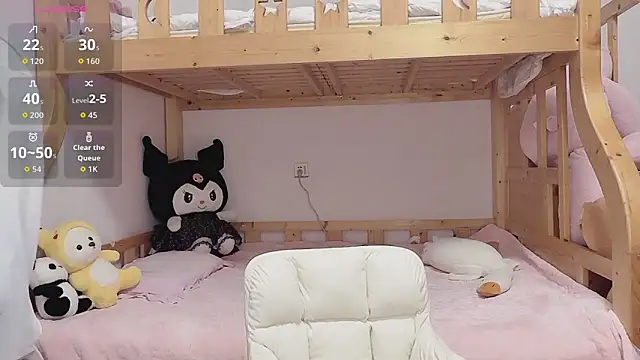 Snapshot of Sue101010 chatting on October 13, 2025, 12:16 pm Sue101010 online show from October 13, 2025, 12:16 pm