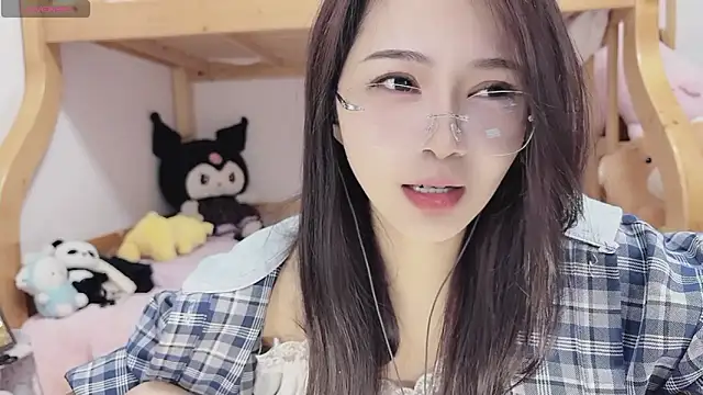 Snapshot of Sue101010 chatting on October 20, 2025, 1:22 pm Sue101010 online show from October 20, 2025, 1:22 pm