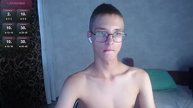 Snapshot of glasses_cat chatting on September 26, 2025, 12:31 pm glasses cat online show from September 26, 2025, 12:31 pm